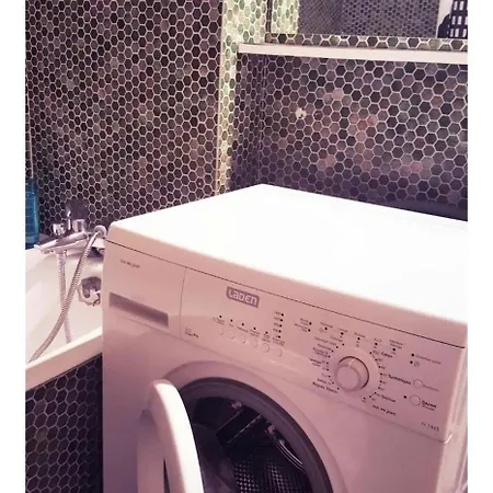 Quiet Bedroom, Comfy King Size Bed, Shared Bathroom, Center * Paris