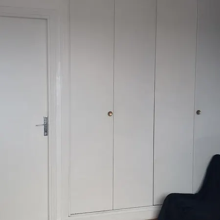 Quiet Bedroom, Comfy King Size Bed, Shared Bathroom, Center Paris