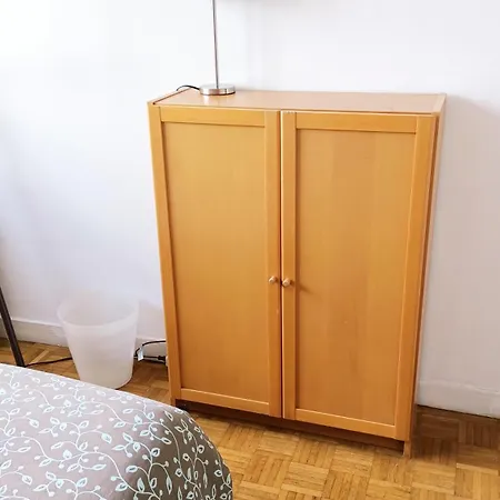 Quiet Bedroom, Comfy King Size Bed, Shared Bathroom, Center * Paris