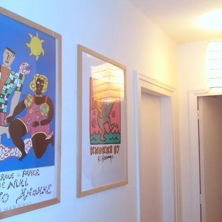 Quiet Bedroom, Comfy King Size Bed, Shared Bathroom, Center ホームステイ パリ