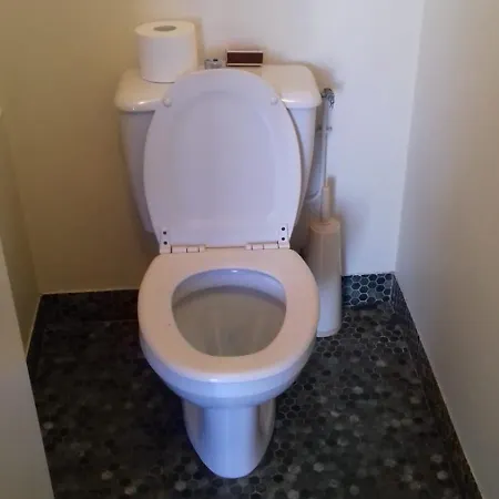Quiet Bedroom, Comfy King Size Bed, Shared Bathroom, Center パリ