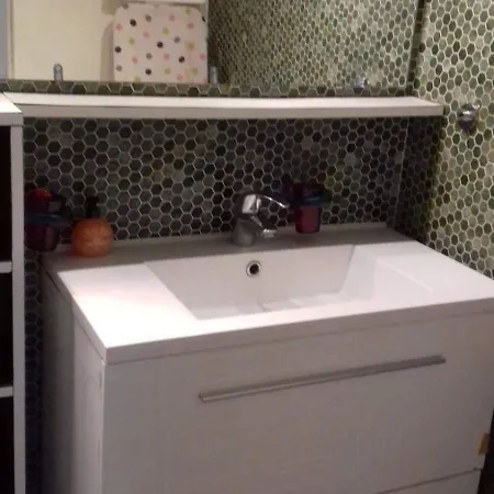 Quiet Bedroom, Comfy King Size Bed, Shared Bathroom, Center *