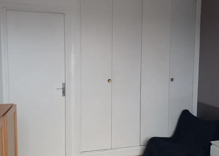 Quiet Bedroom, Comfy King Size Bed, Shared Bathroom, Center Paris
