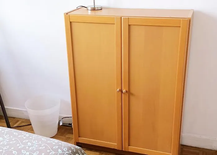 Quiet Bedroom, Comfy King Size Bed, Shared Bathroom, Center * Paris
