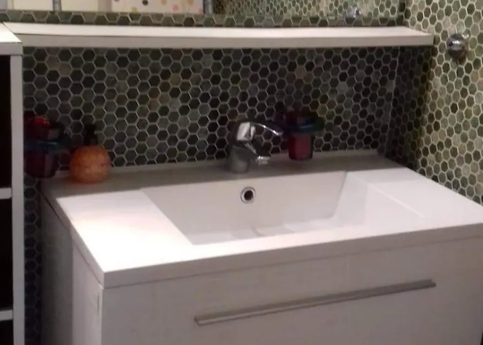 Quiet Bedroom, Comfy King Size Bed, Shared Bathroom, Center *